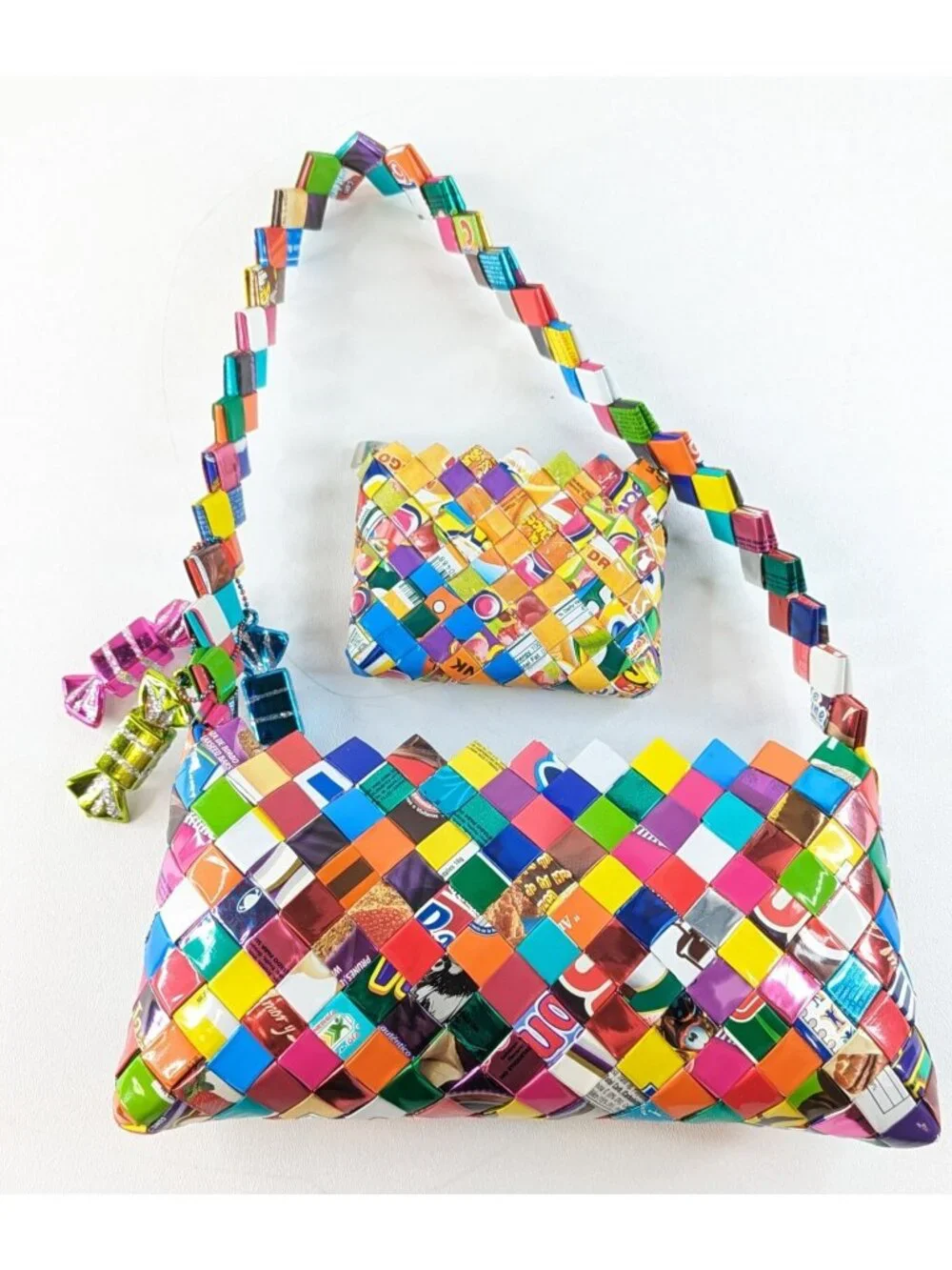 Unbranded wrapper weaved